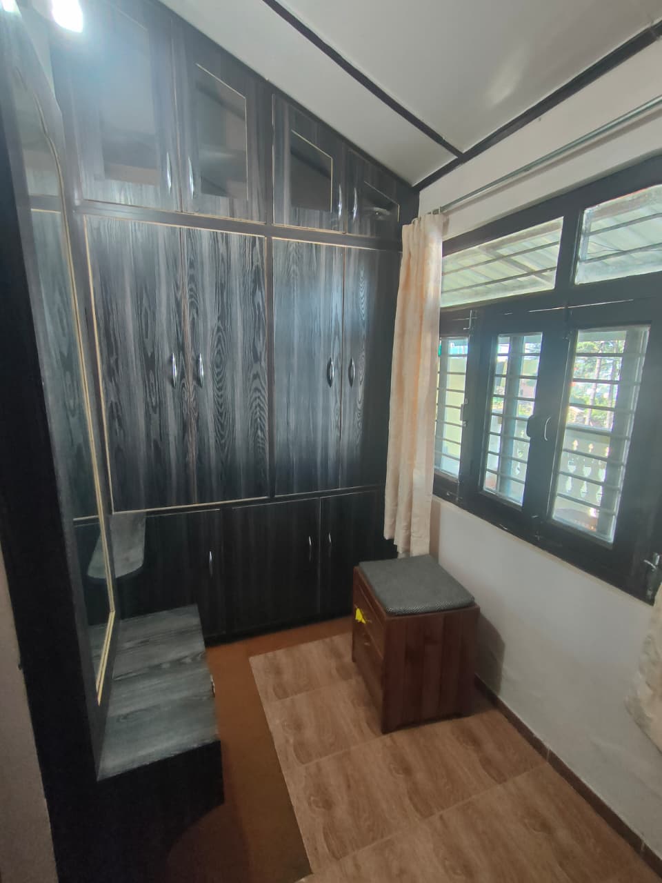 Attached dressing area in the private room at Malti Home Stay